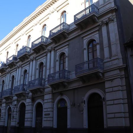 Domus Iole Appartamento Nel Centro Storico CTA Exterior foto