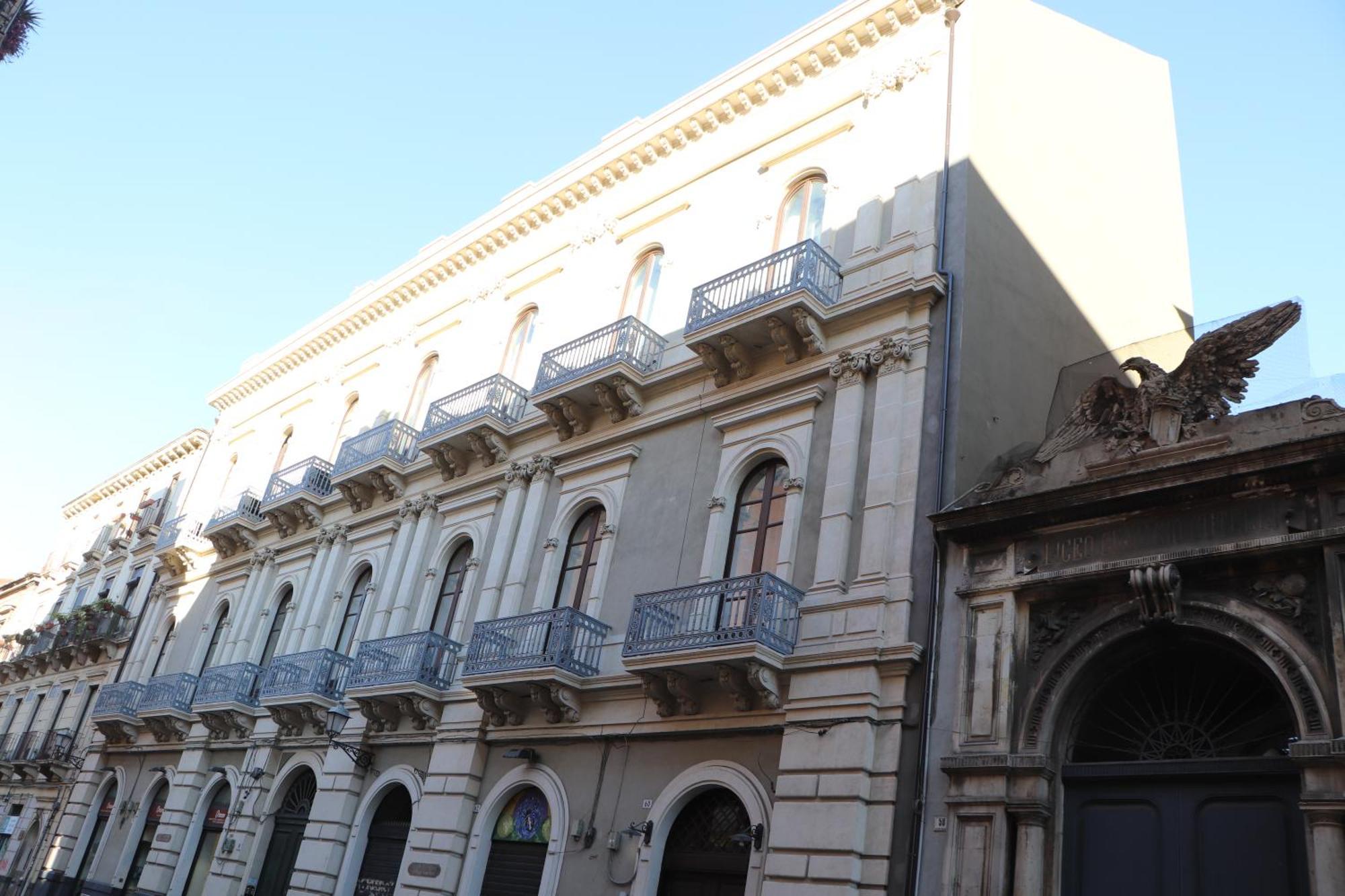 Domus Iole Appartamento Nel Centro Storico CTA Exterior foto